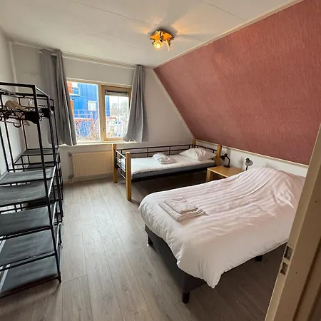 Expats House 6 *